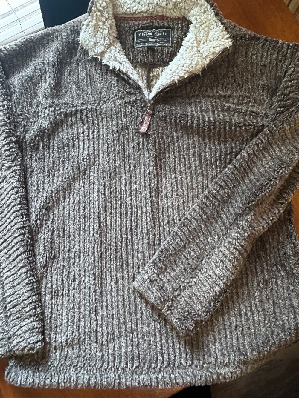 Mens Small True Grit sweater